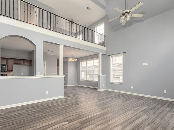 3rd image of 8590 Shady Elm Dr