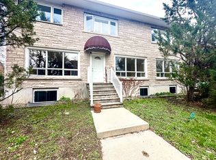 225 Cobourg St #3, Ottawa, ON K1N 8J2