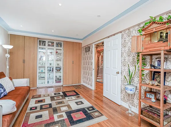 2675 East 7th Street image 5 of 28