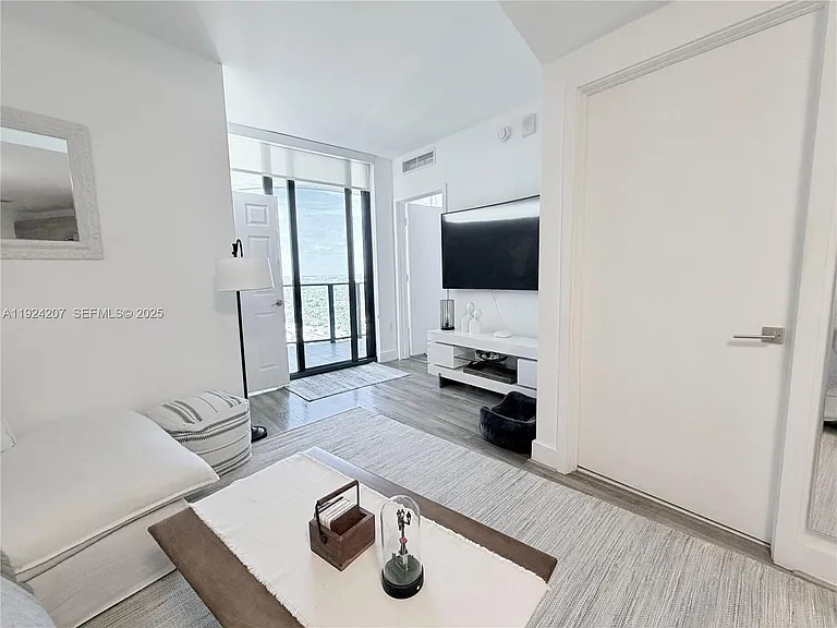 121 NE 34th St #3014 — Photo 8