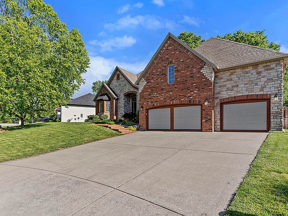3rd image of 2431 E Southview Court