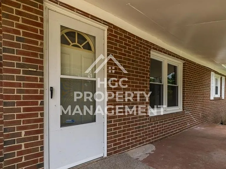 1228 Irving Ave — Photo 3
