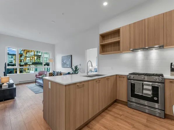 741 Anskar Ct #403, Coquitlam, BC V3J 0N3