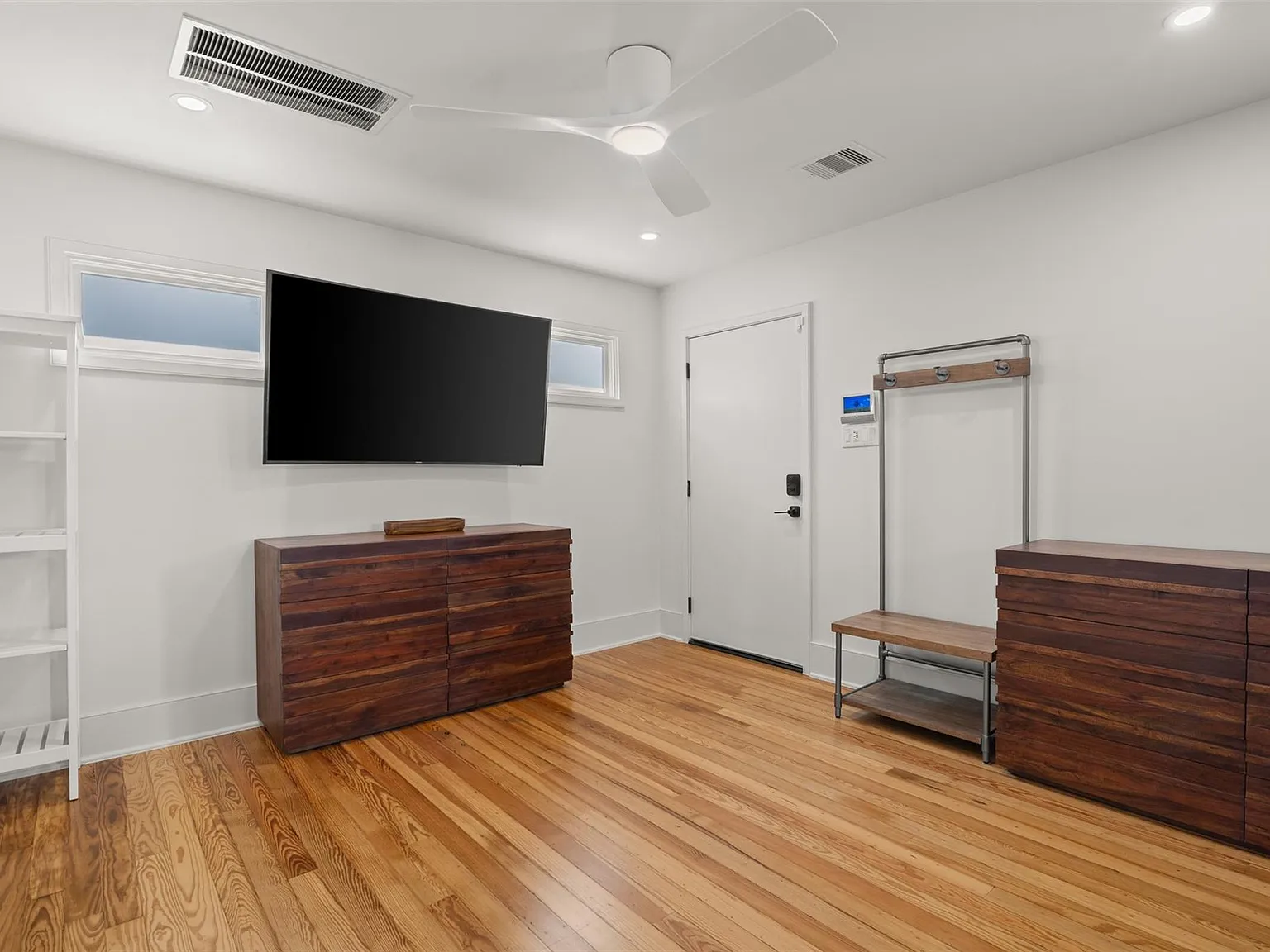 1 bed, 1.0 bath, 528 sqft, $1,900 — Photo 4