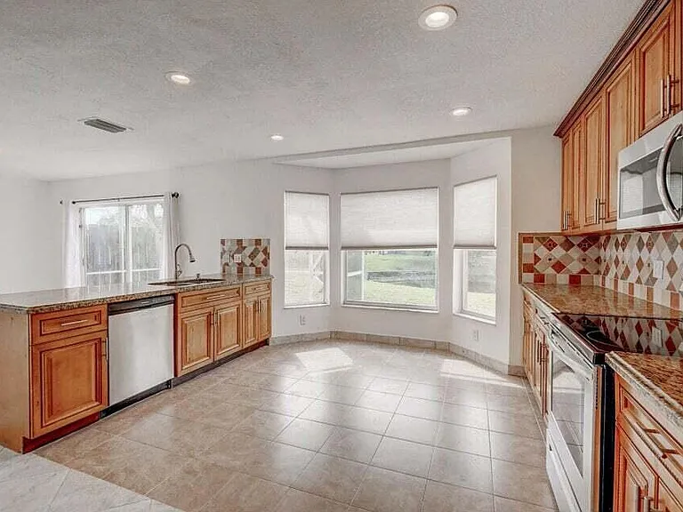 10758 Lake Jasmine Dr — Photo 3
