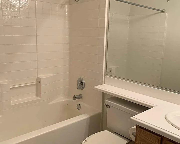 2nd Bathroom with tub