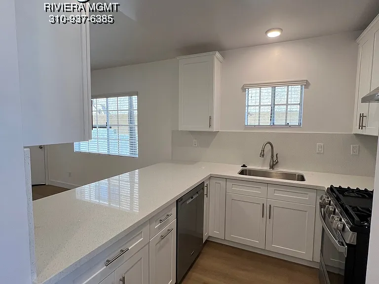 927 W 10th St #1 — Photo 12
