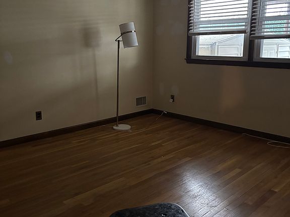 3rd image of 119 Mountainview Ave Floor 2