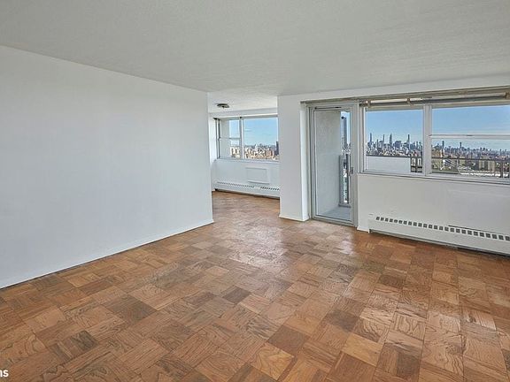 4th image of 75 Henry St APT 30C