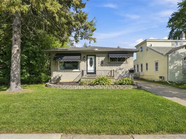 24344 Rosebud Ave, Eastpointe, MI 48021