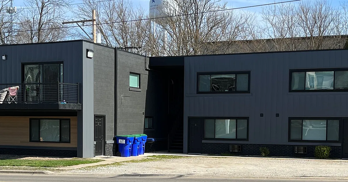 Building Photo - 77 Kings