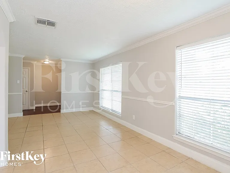 2922 Laurelridge Dr — Photo 4