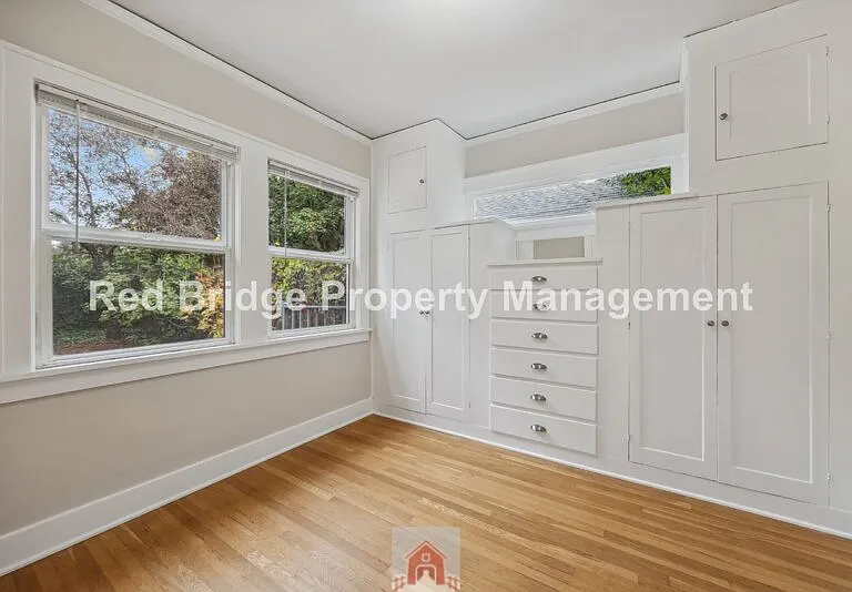 2619 NE Flanders St — Photo 23