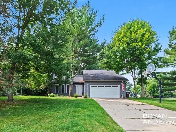 6158 Miramonte Dr NE, Rockford, MI 49341