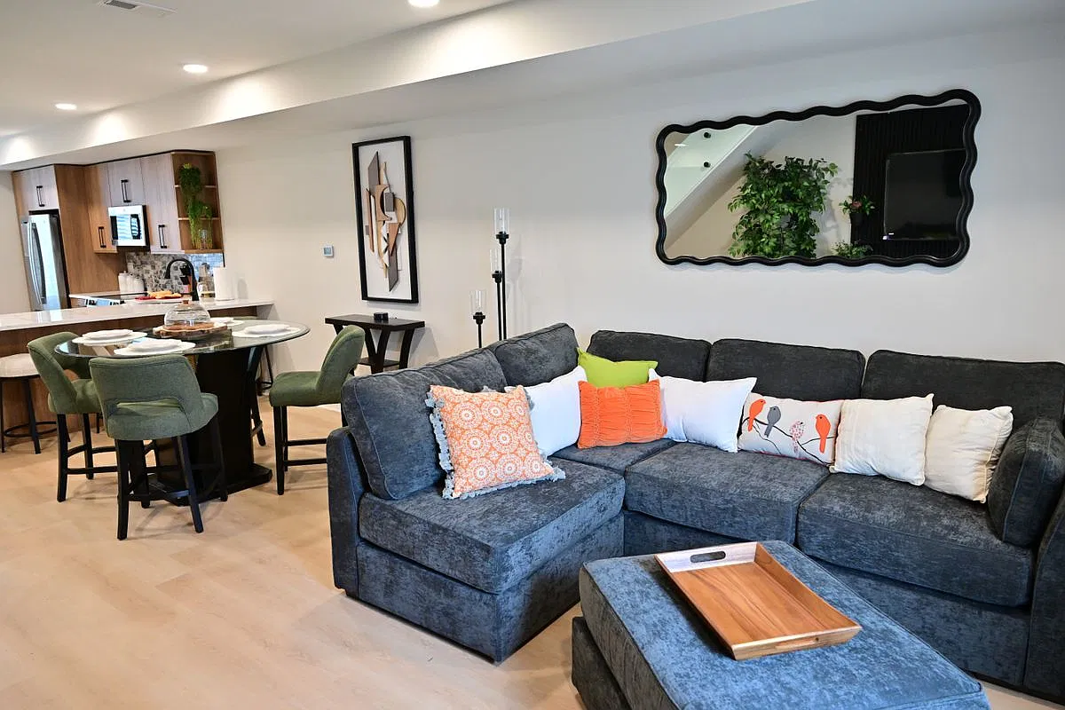 2 bed, 2.0 bath, 1100 sqft, $3,300 — Photo 3