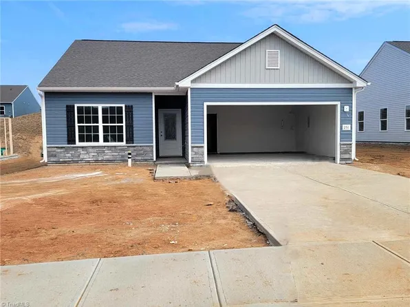 251 Macintosh Dr, King, NC 27021