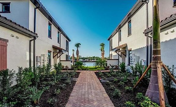 Home For Sale In LIVINGSTON LAKES