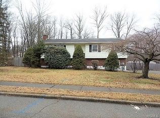 35 Haller Cres, Chestnut Ridge, NY 10977