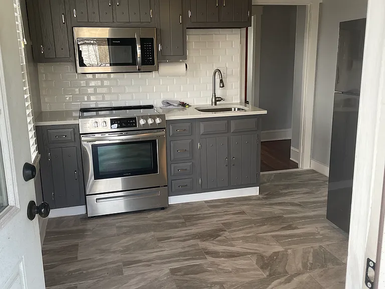 140 E 4th Ave — Photo 1