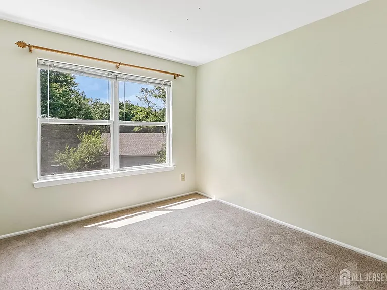 4 Chelsea Dr — Photo 10