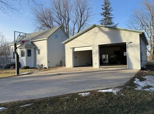 102 7th St NE, Fulda, MN 56131