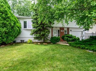 76 Winding Rd, Iselin, NJ 08830