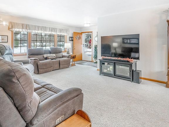 3rd image of 223 Highland Dr