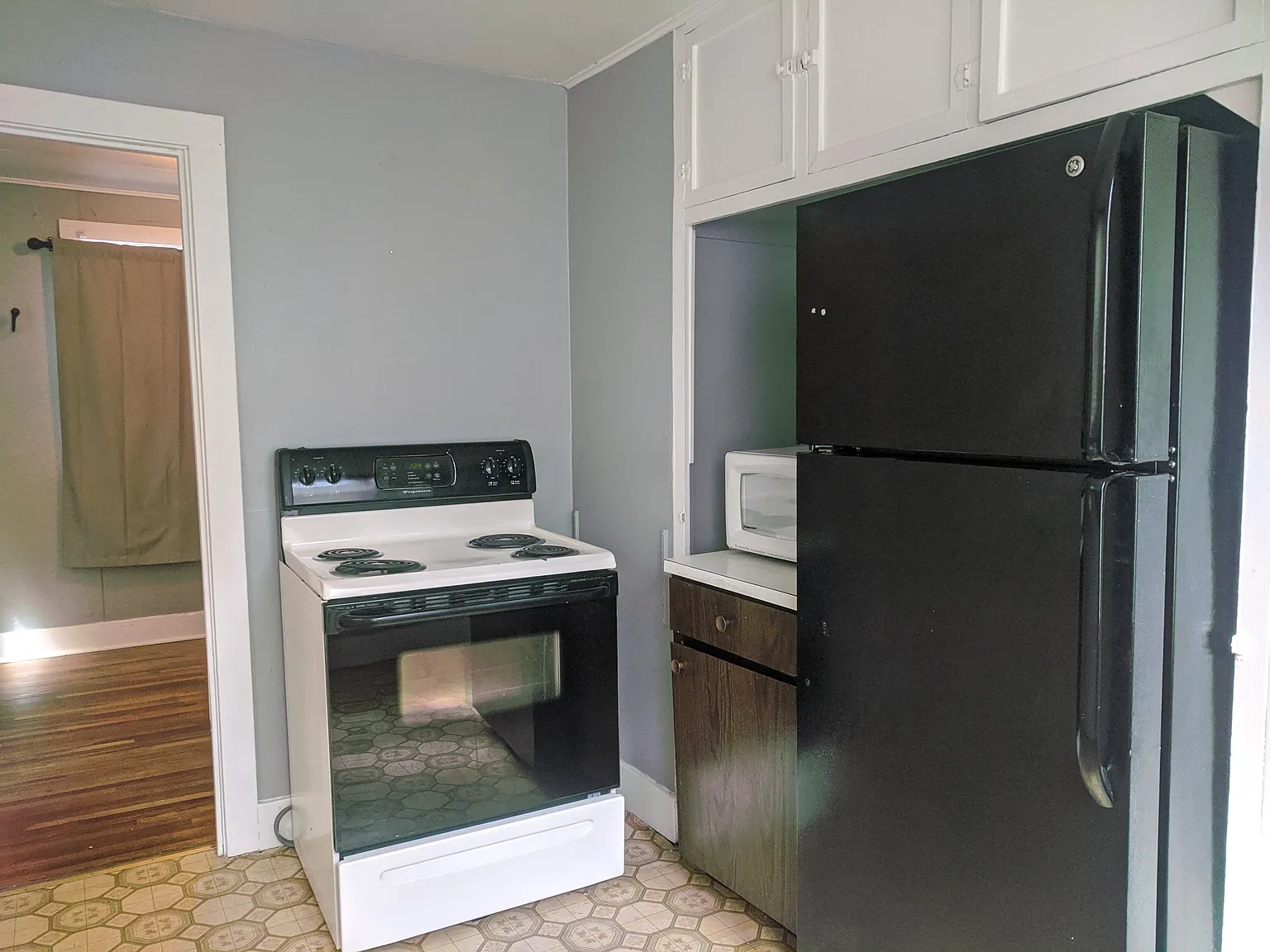 2 Bed 1 Bath House — Photo 3
