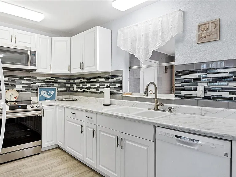 438 Granada Blvd #B — Photo 10