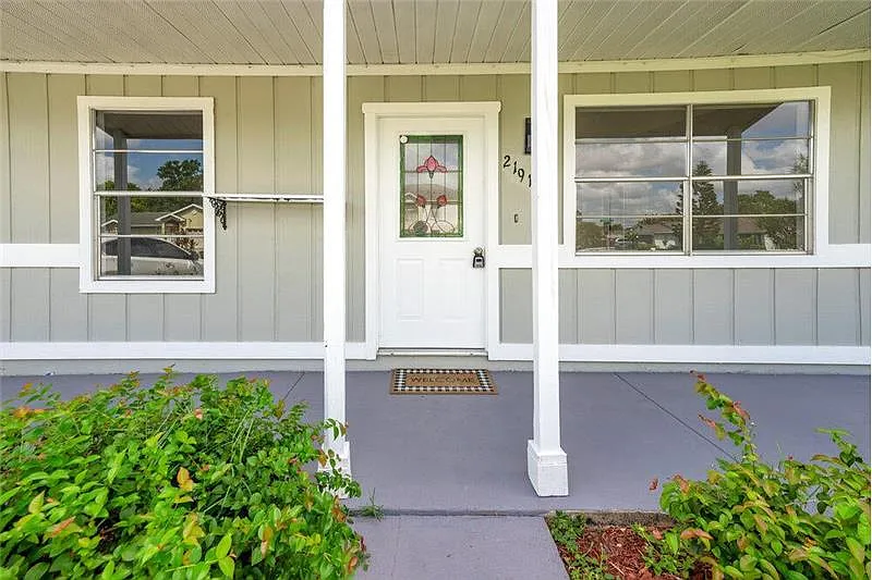 2 bed, 925 sqft, $2,305 — Photo 2