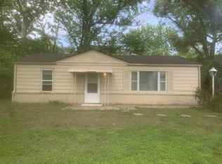 2221 SW Eveningside Dr, Topeka, KS 66614