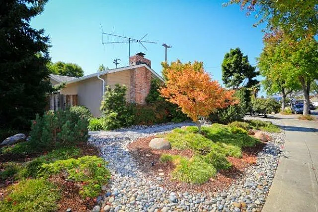 954 Primrose Ave — Photo 2