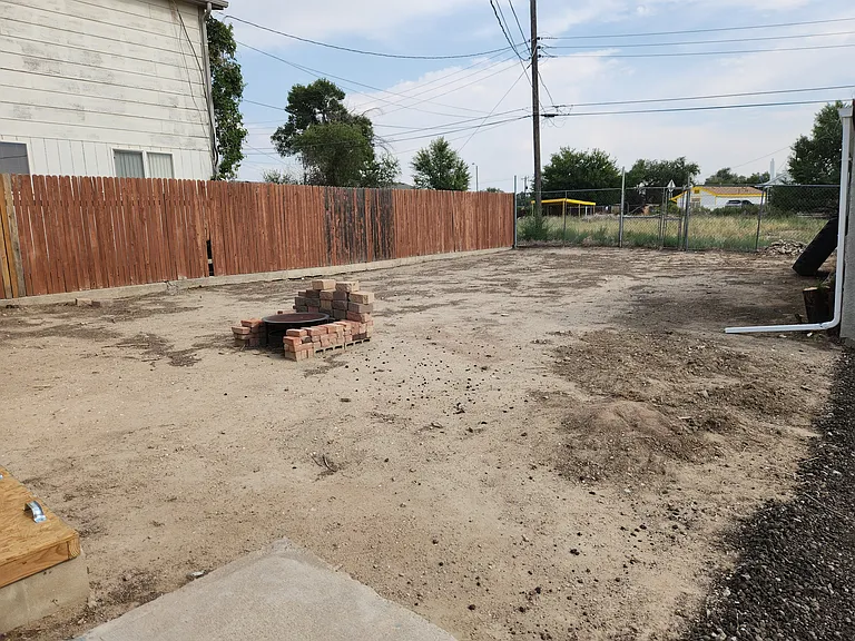 Sierra St — Photo 3