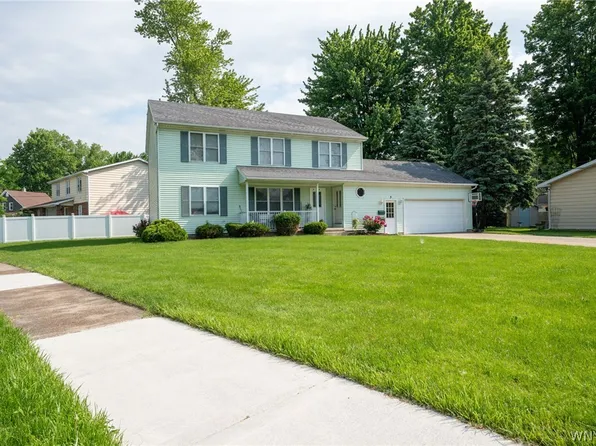 3 Greenwood Cir, North Tonawanda, NY 14120