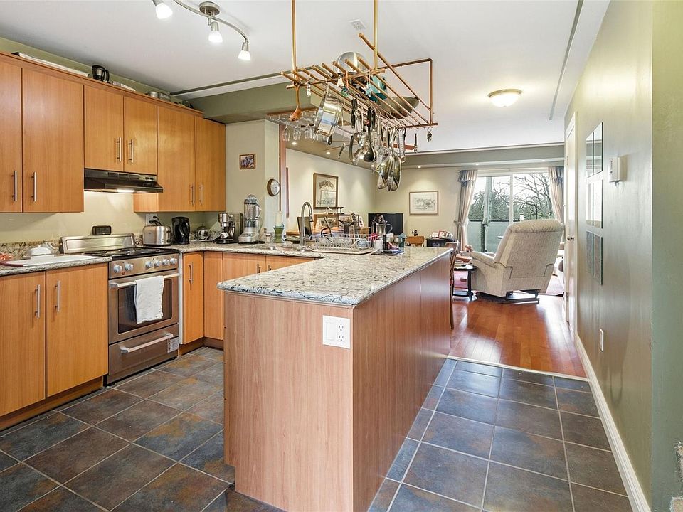 1st image of 991 Cloverdale Ave #207