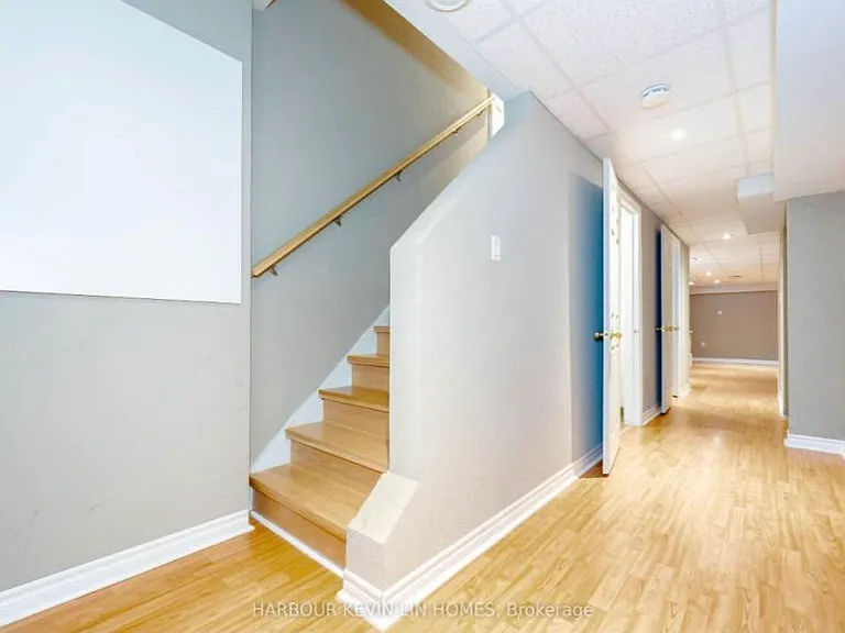 106 Blackthorn Dr #BASEMENT — Photo 2