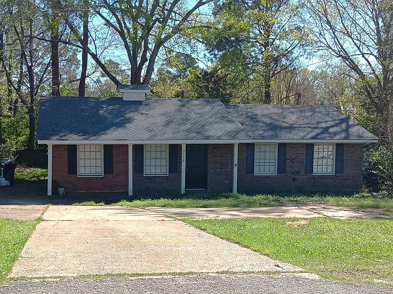 3136 Harrison Rd — Photo 1