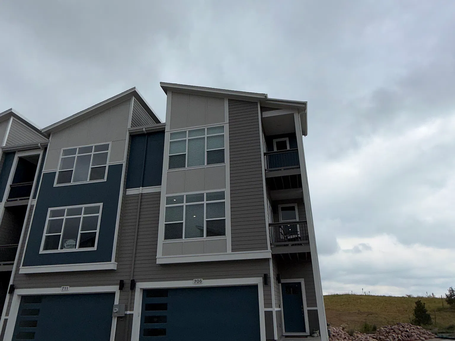4 bed, 3.5 bath, 1997 sqft, $2,975 — Photo 3
