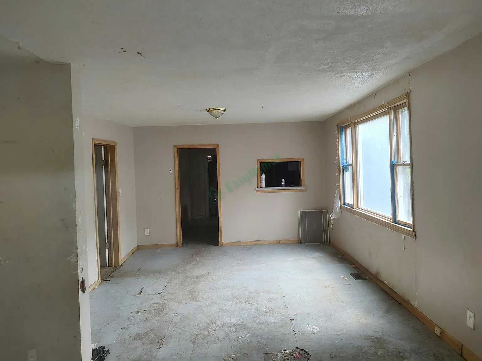 412 East Arcadia Avenue — Photo 3