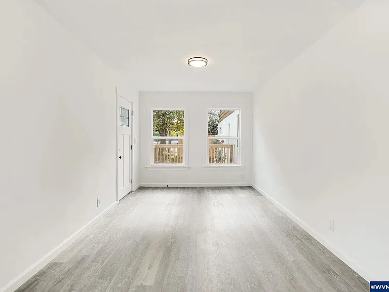 242 Jackson St E #B — Photo 11