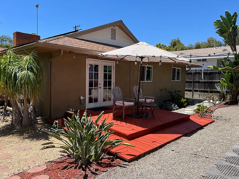 805 Regal Rd — Photo 25