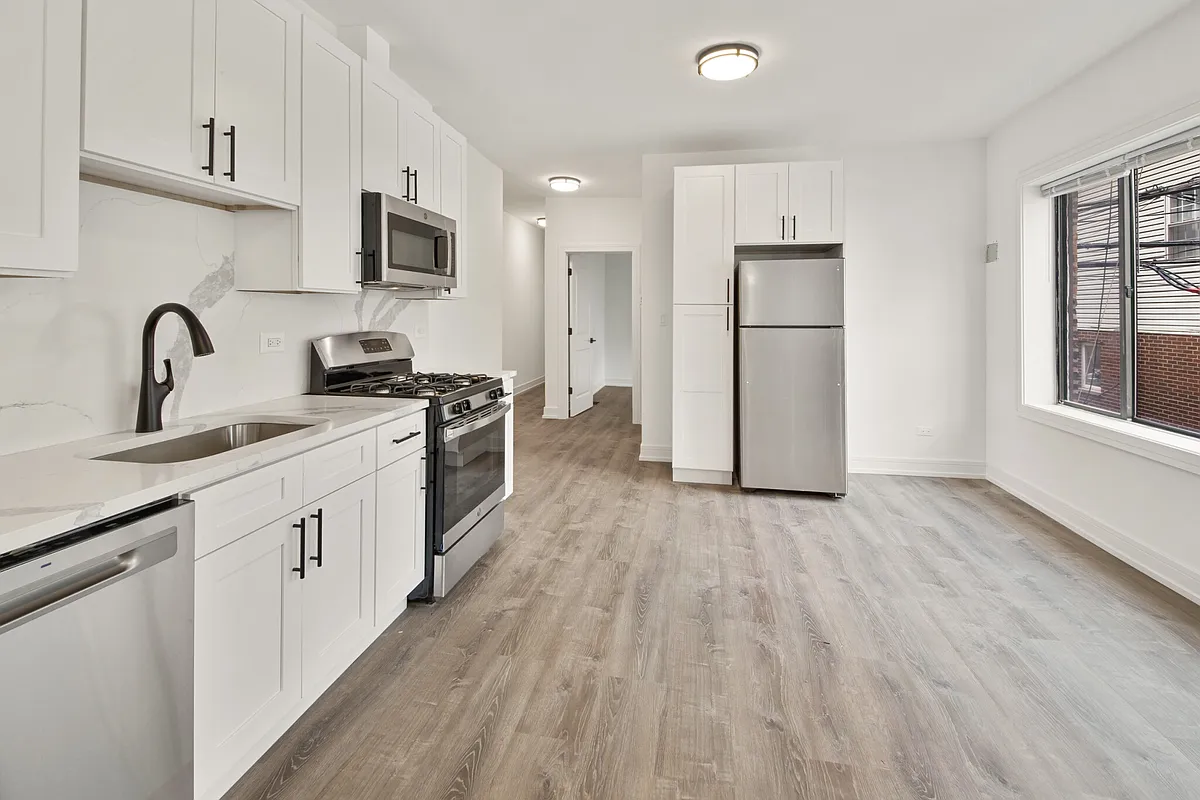 Building Photo - 3058 W Cortland St #101