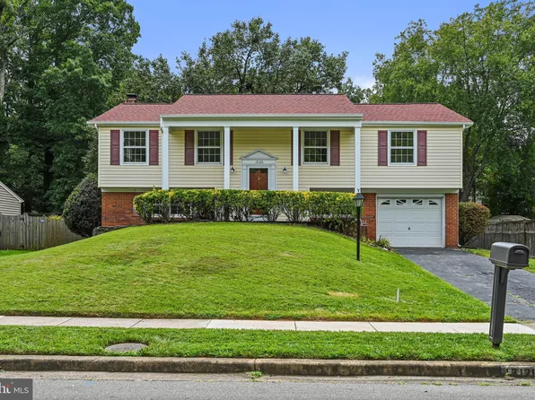 13126 Madonna Ln, Fairfax, VA 22033