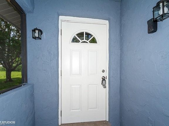 4th image of 22090 Luckey Lee Ln