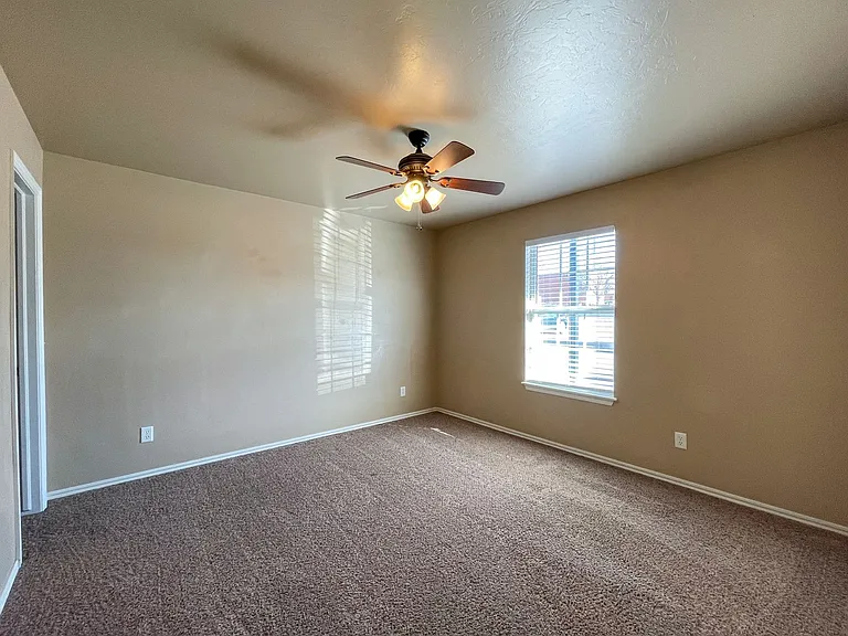 117 W Davis St — Photo 4