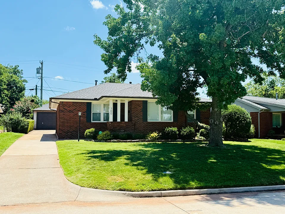 700 NW 52nd St