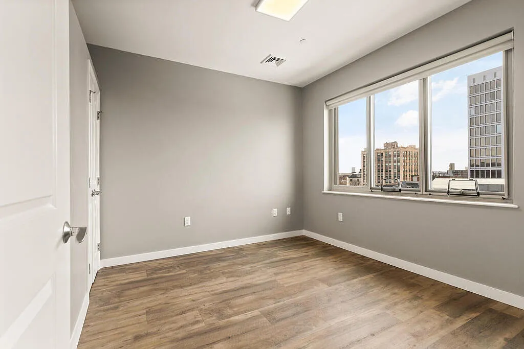 2 bed, 800 sqft, $4,200 — Photo 4