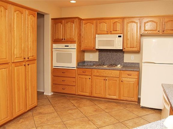5th image of 2989 Estherville Ave #0
