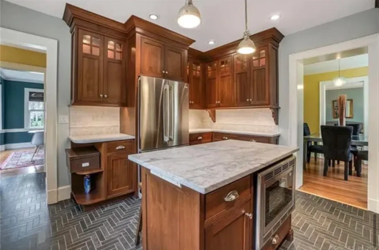 4 bed, 2.5 bath, 3010 sqft, $4,000 — Photo 4