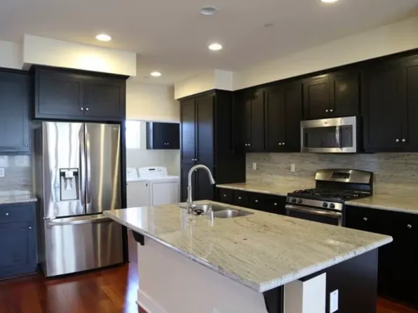 918 Arietta Dr, Mountain View, CA 94043